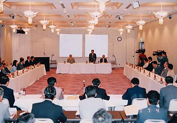 島根原子力発電所３号機増設の申し入れと島根県原子力発電調査委員会の発足（写真）