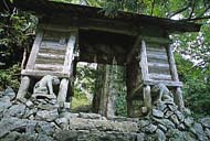 八重山神社山門の写真