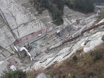 本体ダム、コンクリート打設状況（平成２４年３月）