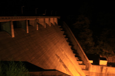 ライトダウンした御部ダムの写真です