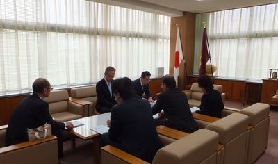 議長勧告時の様子