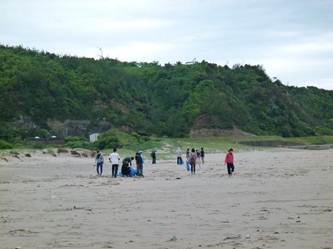 石見海浜公園での清掃活動