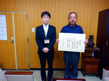 左から益田県土整備事務所津和野土木事業所長、椛谷森の会