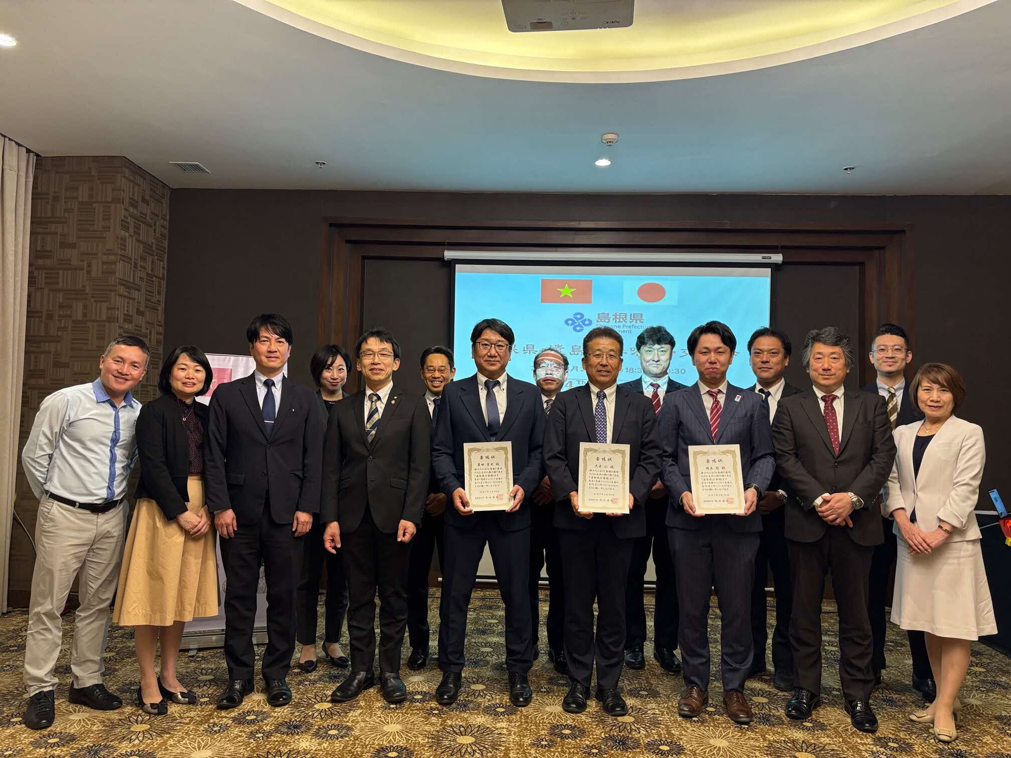 遣島使の皆様と集合写真