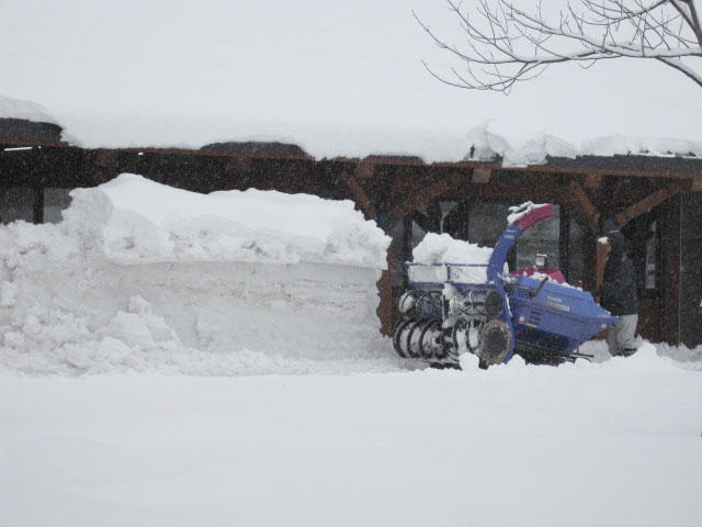 （写真）除雪中