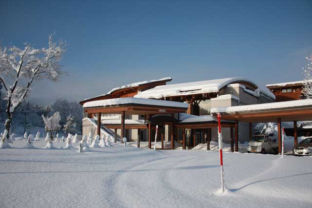 （写真）中山間地域研究センター２