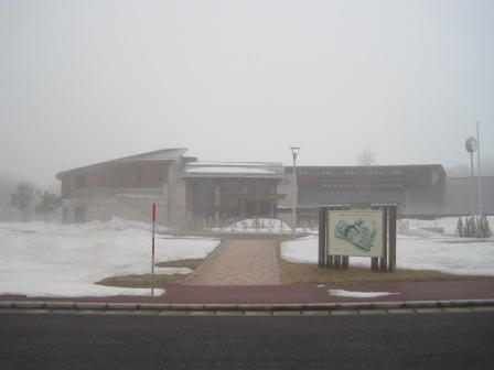 （写真）霧の中のセンター
