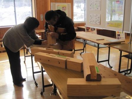 （写真）多目的ホールに展示１