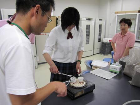 （写真）実験体験