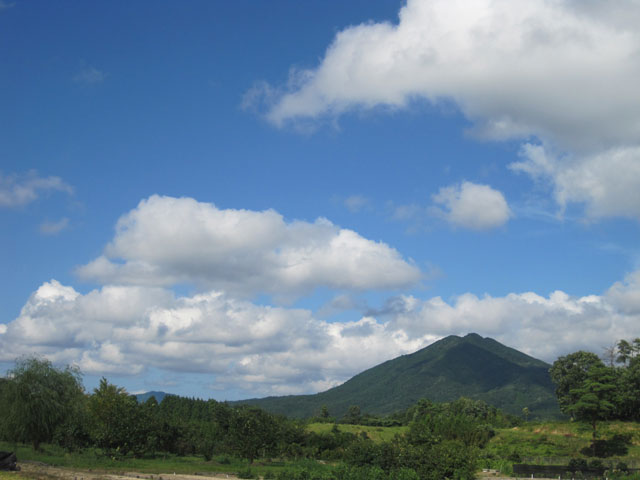 （写真）センターから見える琴弾山