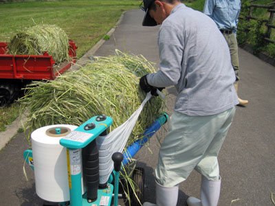 （写真）ラップをひっかけて