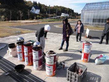 （写真）ロケットストーブで焼き芋