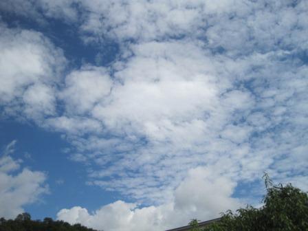 （写真）夏の雲と秋の雲