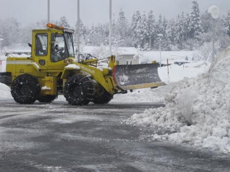 （写真）除雪中その１