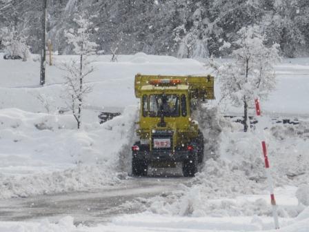 （写真）除雪中その２