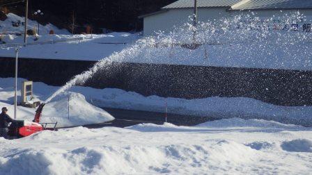 （写真）除雪作業中１