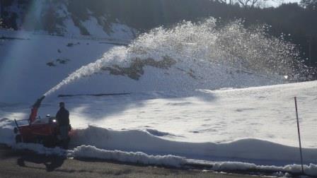 （写真）除雪作業中２