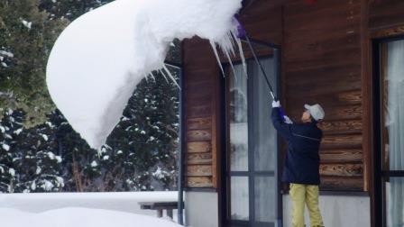 （写真）雪庇落とし前