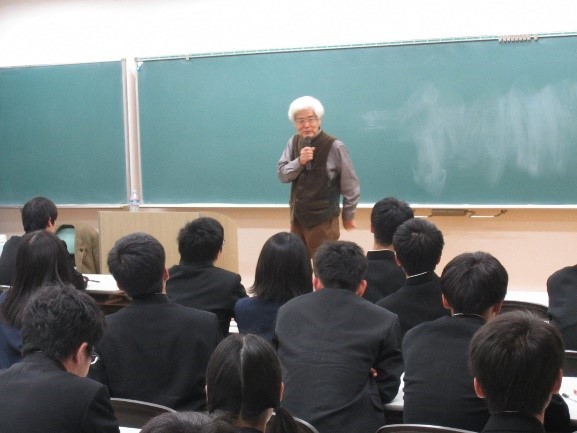 （写真２）養老先生特別授業の様子