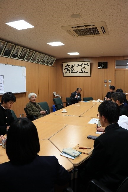 （写真４）養老先生と交流の様子