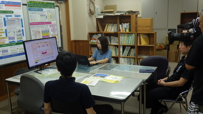 （写真）貫田研究員の説明の様子