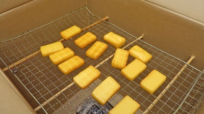 出来上がったスモークチーズの画像