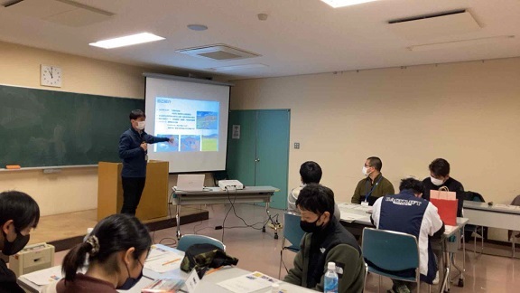 （写真）事例紹介の様子