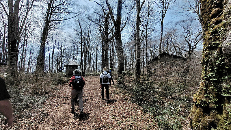 正午過ぎに山頂へ到着した画像
