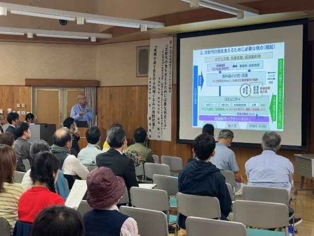 有田職員の報告の様子写真画像