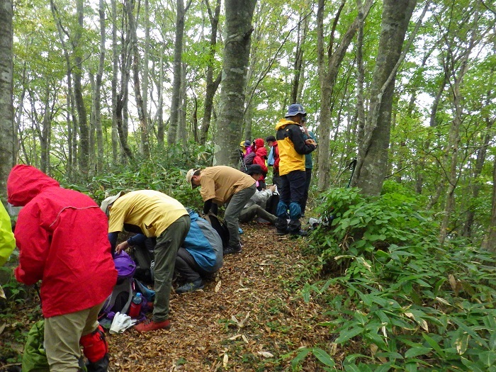 途中でカッパの準備をする画像