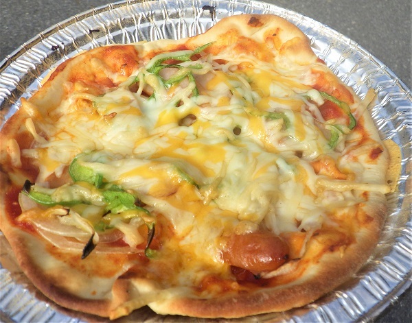 焼きあがったピザの画像