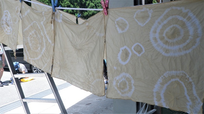 染めあがったハンカチの画像