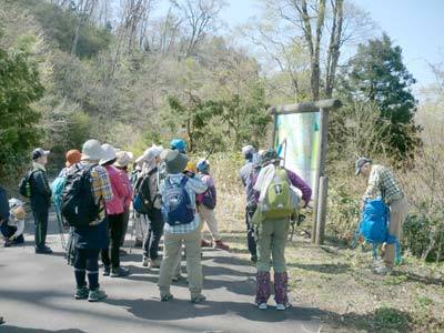 和恵展望台でコース説明の画像