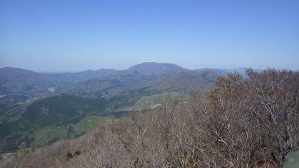 山頂から大万木山、県民の森方向の展望