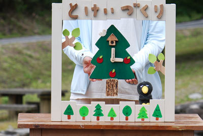 参加者の作品画像、木の形の時計