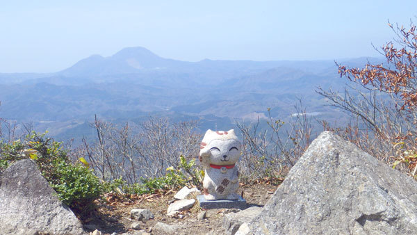 山頂のいーにゃん石像の画像