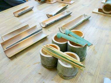 竹で作った食器の画像