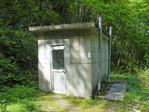 登山口駐車場のトイレ画像