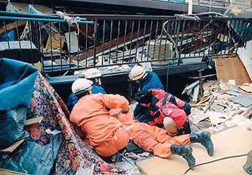 「阪神・淡路大震災」（写真）