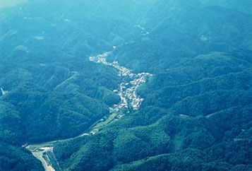 「石見銀山遺跡」（写真）