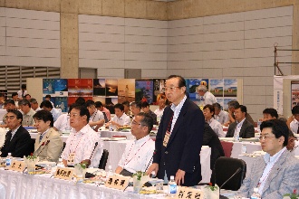 全国知事会議を開催した。写真は挨拶をする澄田知事の様子。