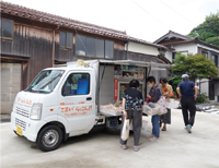 パンの移動販売車の写真