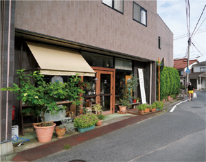 京見屋分店の店頭の写真