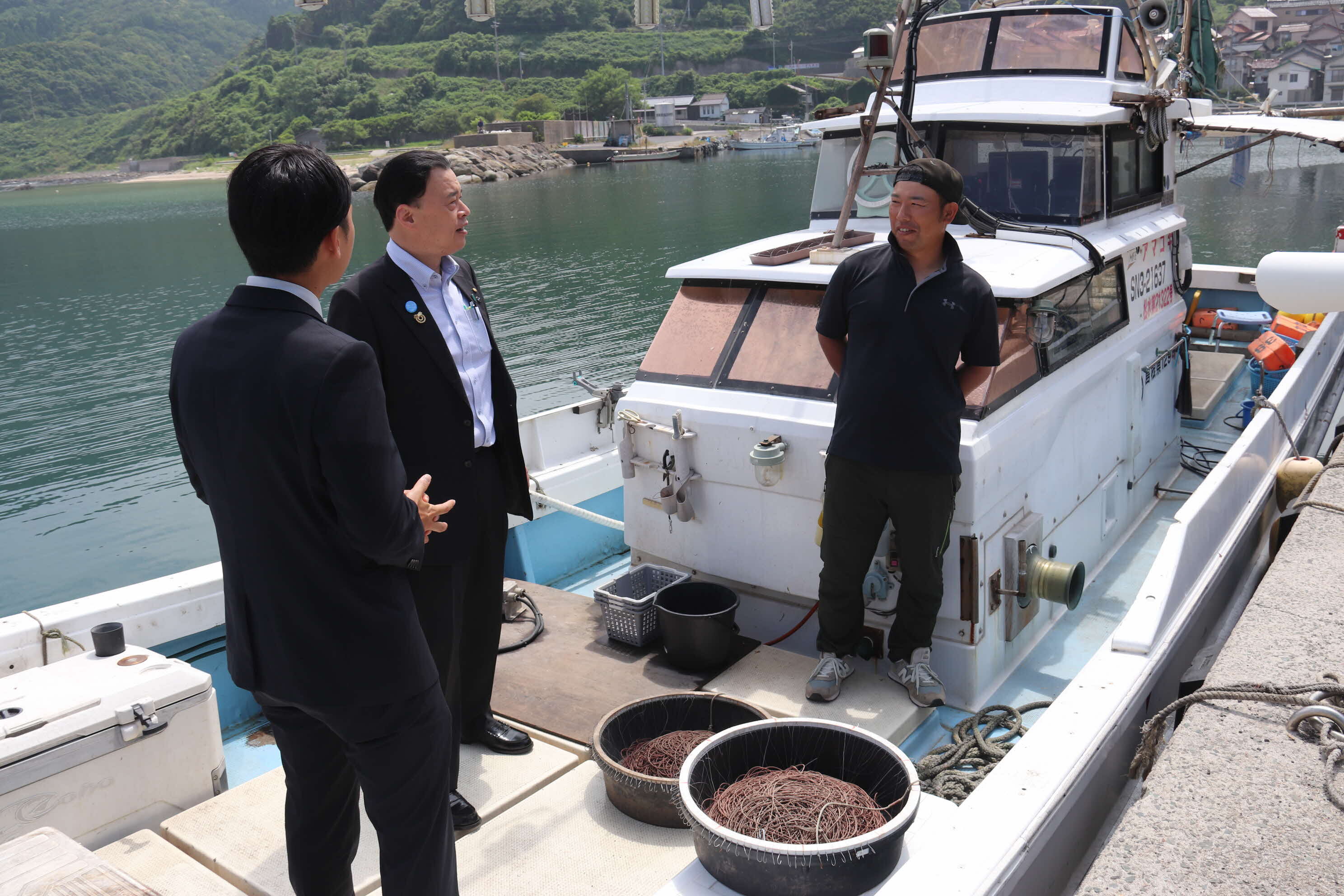 御津漁港での視察のようす