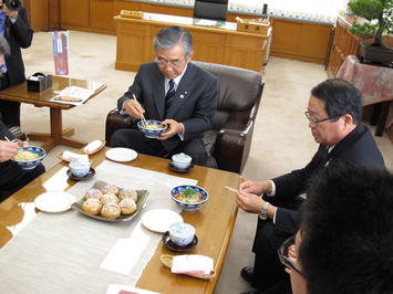 試食の様子