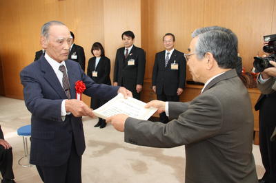 写真：表彰状授与