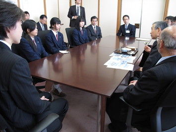 写真：懇談の様子