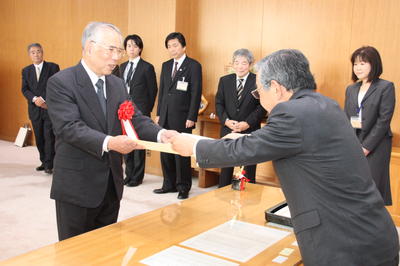 左：最優秀賞の土江幸夫さん