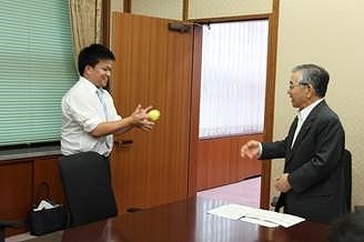 知事とキャッチボール