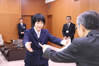 賞状伝達式の様子